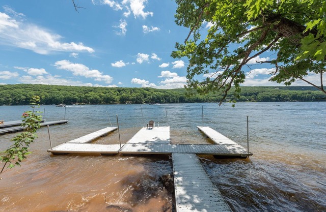 Waterfront Chateau: Lakefront, Dogs Welcome, Private Dock, Hot Tub!