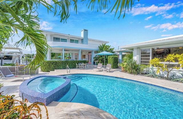 Waterfront Compound/2 Heated Pools/SaltAire & Lime Keys