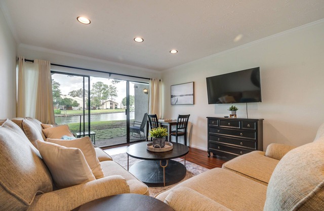 Waterfront Condo on Lake Conroe w/Boat Launch!