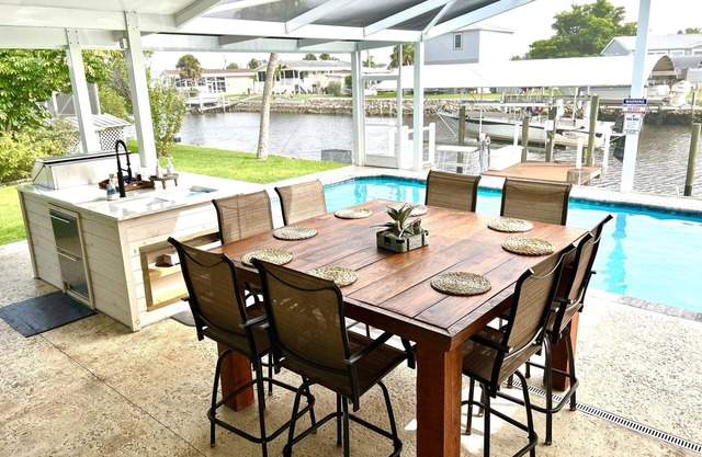 Waterfront corner lot-Heated Pool