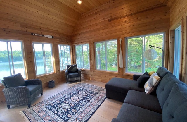 WATERFRONT COTTAGE in Muskoka