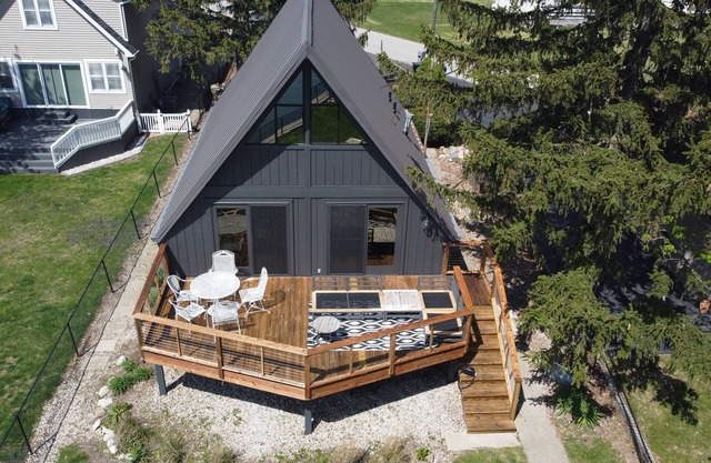 Waterfront Cottage on Lake Manitou - Sleeps 10