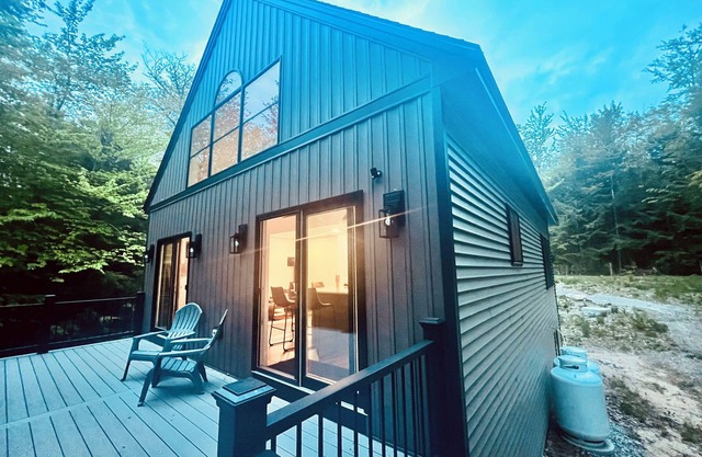 Waterfront Eco Friendly House Near White Mountains, fire pit, outdoor sauna