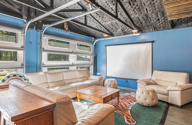 Waterfront + Game Room + Dog Friendly