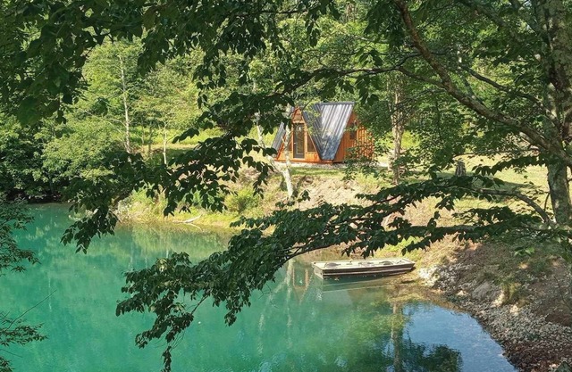 Waterfront Glamping Cabin On Private Blue Water Mountain Top Lake