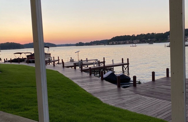 Waterfront Ground level condo on Lake Hamilton