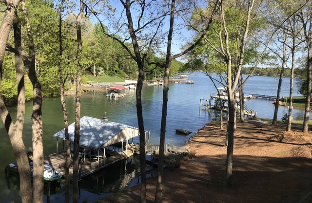 Waterfront Guest House on Beautiful Lake Norman