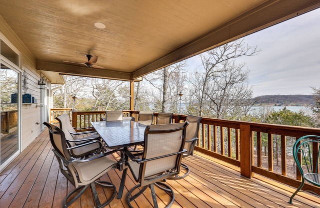 Waterfront Home on Beaver Lake w/2 Decks!