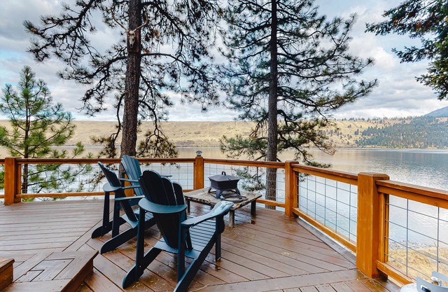Waterfront Home on Wallowa Lake with private sauna, dock & amazing view