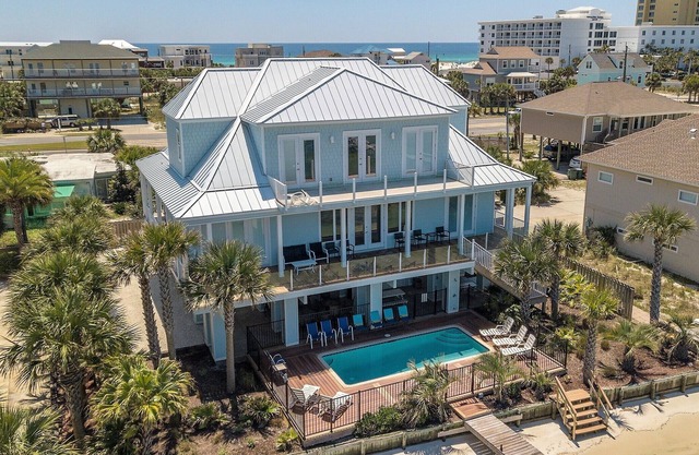 Waterfront Home -Heated Pool, Close to Restaurants and Gulf