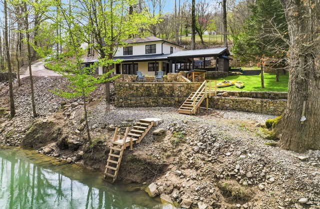 Waterfront Hot Tub Arcade Kayaks Fishing Patio Golf Sweetens Cove Lodge