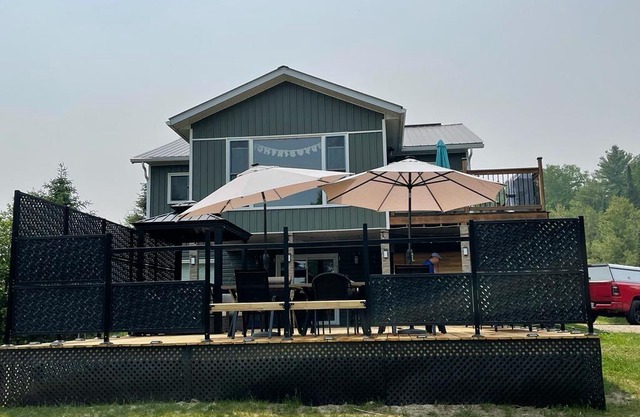 Waterfront House, Privacy, Outside Hot Tub&Barrel Sauna, WiFi, Fishing, Kayaking