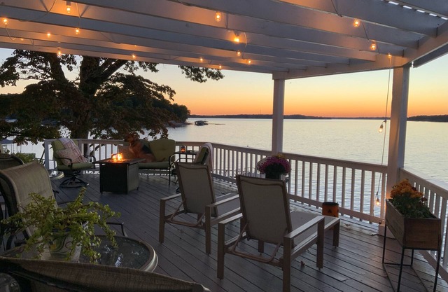 Waterfront house with boat dock. Pet Friendly - Grand Lake