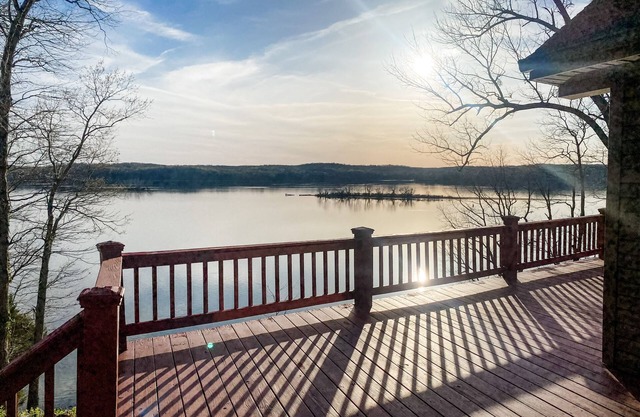 Waterfront- Lake Barkley- Stunning Views