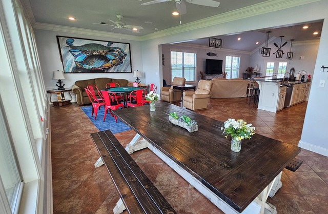 WATERFRONT Lake House w/King Beds, close to Casinos
