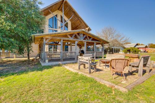 Waterfront Lodge on Lake Tawakoni Group Getaway!