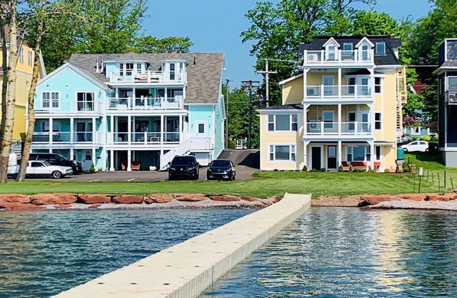 Waterfront Loft Deluxe Penthouse Downtown Ch'town
