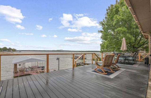 Waterfront Luxury Getaway for Gatherings - 180 Degree Views, Large Deck & Dock