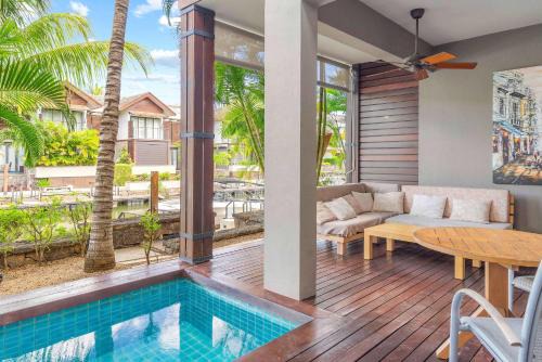 Waterfront Luxury Lodge w Private Pool