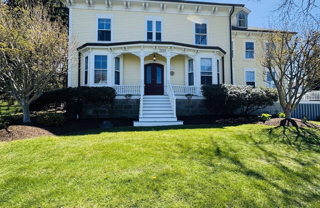 Waterfront Luxury Victorian Near Newport with Stunning Views