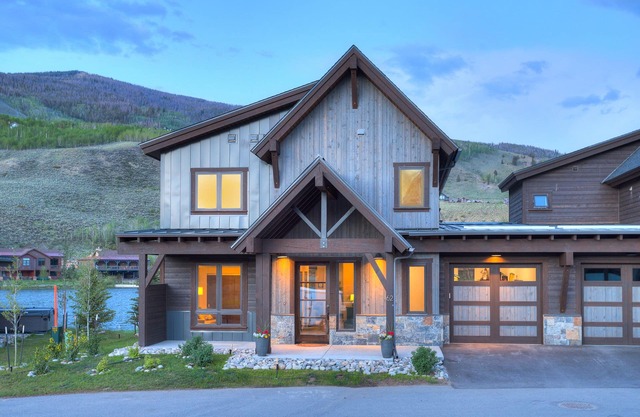 WATERFRONT- Mountain Modern Retreat-Private Hot Tub and Epic Views