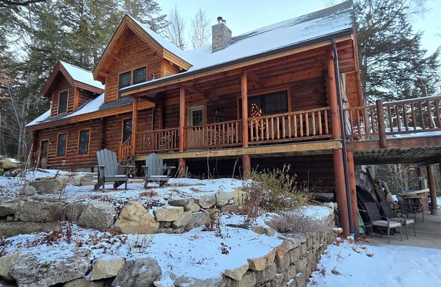 Waterfront Newfound Lake Spacious 4 Season Log Home near water's edge 5 Bedroom