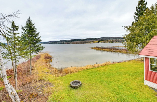 Waterfront Oasis: Family Retreat on Long Lake!