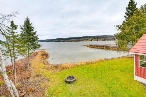 Waterfront Oasis Family Retreat on Long Lake!