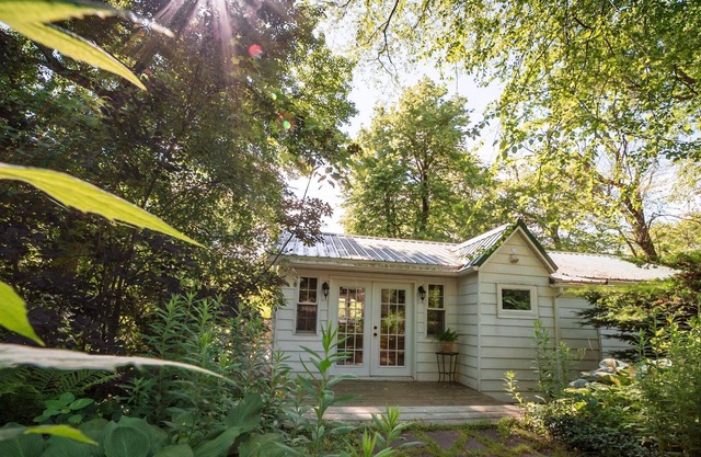 Waterfront pet friendly cottage getaway#chezrivegauche