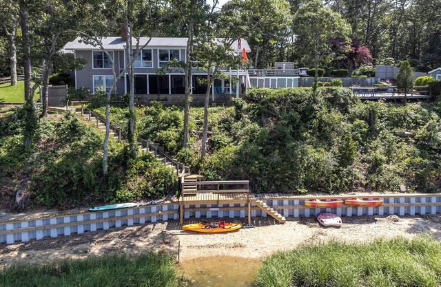 waterfront-pool-large groups and families-kayaks & bikes-beach pass