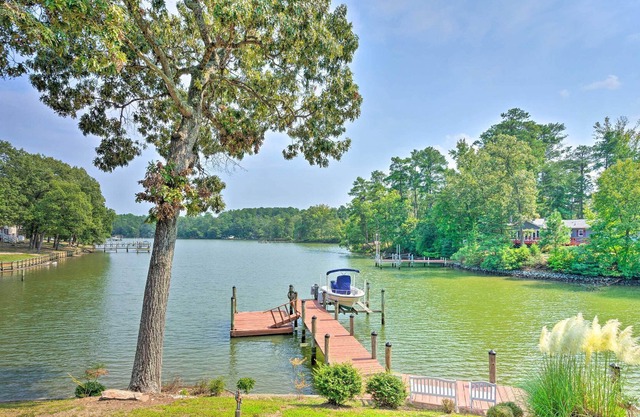 Waterfront Potomac River Gem w/ Kayaks & Dock!