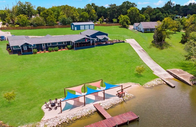 Waterfront Private beach, Boat launch & Dock on San Jacinto River