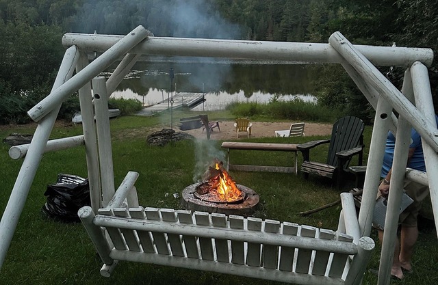 Waterfront Private Hideaway in Bancroft (ClamOnInn)