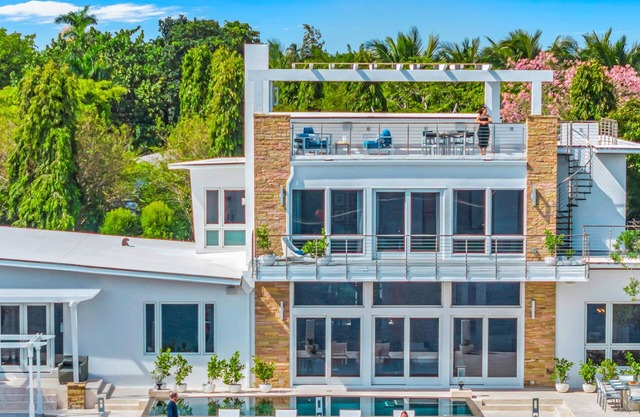 Waterfront/Rooftop Terrace/Heated Pool/Canal View & Access/Horison Key | VlLLAS