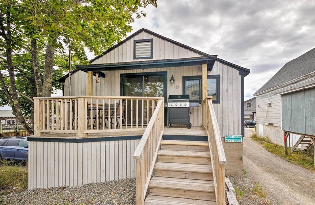 Waterfront Southwest Harbor Cottage on Dock!