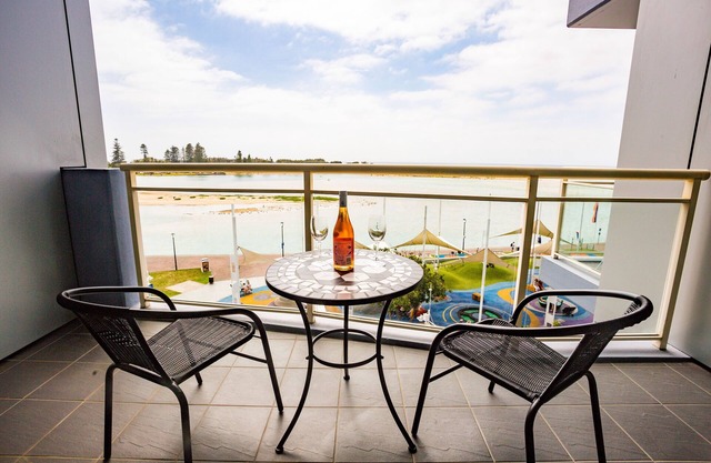 WATERFRONT STUDIO APARTMENT AT THE OAKS RESORT