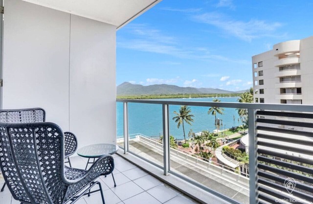 Waterfront Studio with Stunning Marina Views & Rooftop Pool