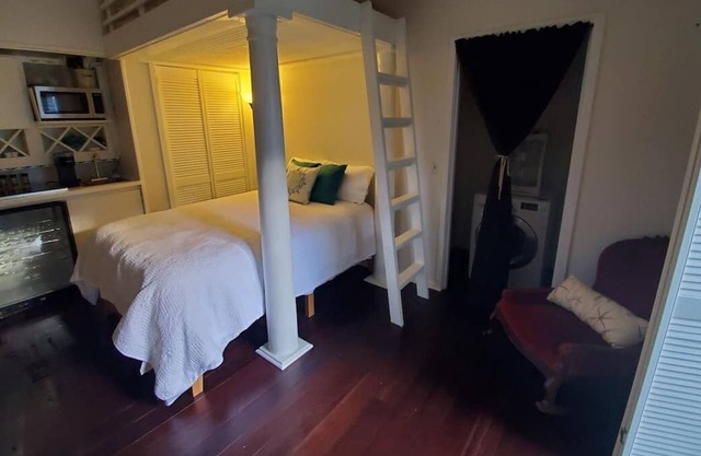 Waterfront Studio- Wi-Fi, Kayak, Dog Friendly