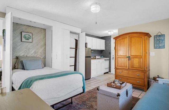 Waterfront Suite, Heated Pool, 2 mins 2 beach!