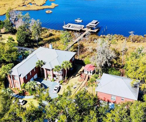 Waterfront Suite with Pool & Dock