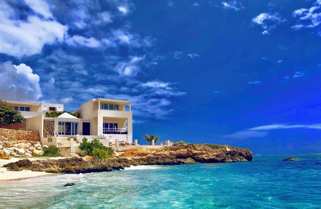 Waterfront Villa, 2 Beaches, Snorkeling, Private Pool, & Spectacular Views
