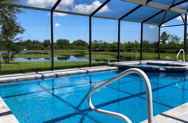 ☀️Waterfront Villa on Quiet Cul-De-Sac–Beautiful, Spacious & Private, Games Rm🐠