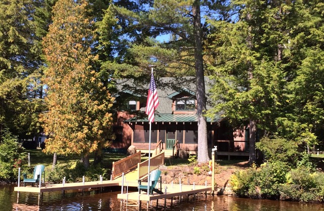 Waterfront year-round lodge surrounded by magnificent lakes and mountains
