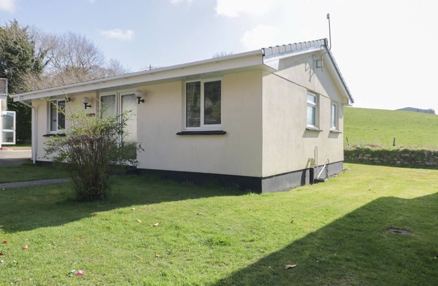 WATERGATE BAY, pet friendly, character holiday cottage in Liskeard