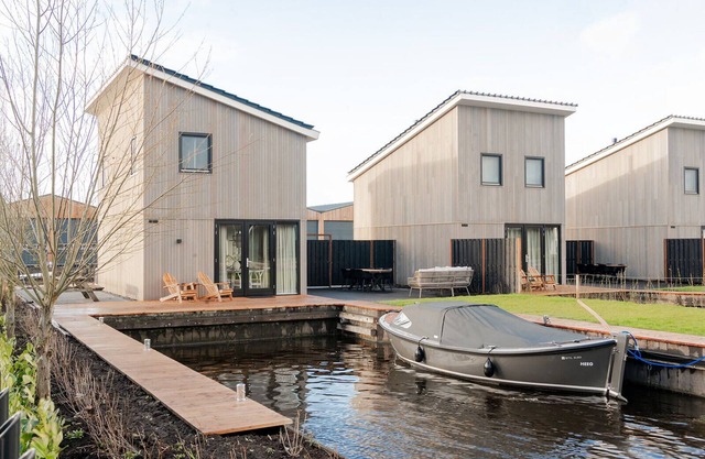 Waterlodge in Heeg - Relax, sail and enjoy!, Waterlodge in Heeg - Relax, sail and enjoy!