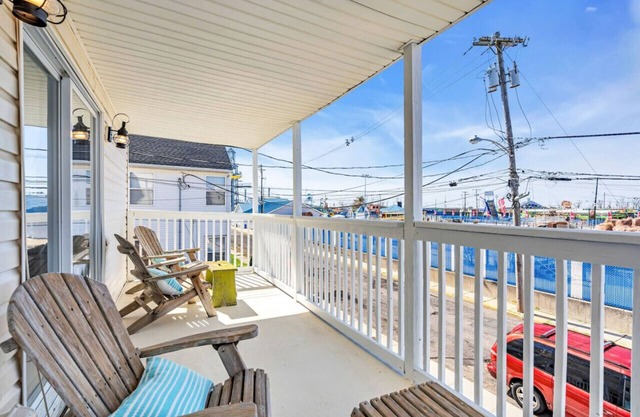 Waterpark Beach House with Water and City view