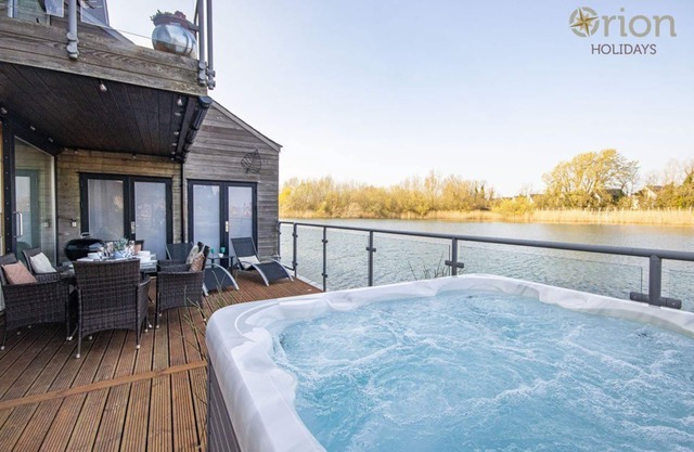 Waters Edge 05, Amaranth Lodge (P)