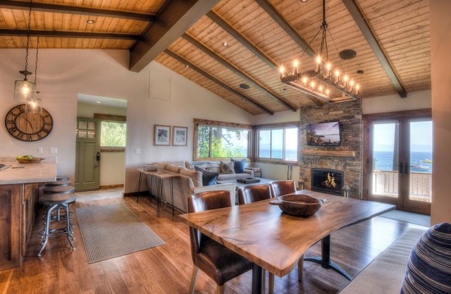 Waters Edge Jewel w/Lake Views | HOA Access!