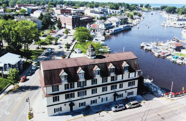 Waters Edge - Walking distance to everything!