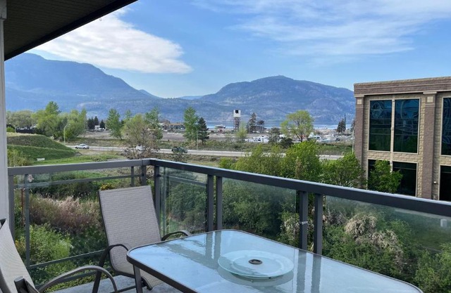WATERSCAPES RESORT KELOWNA 2 FULL BEDROOMS SUITE VACATION RENTALS, SHORT TERM RENTALS.